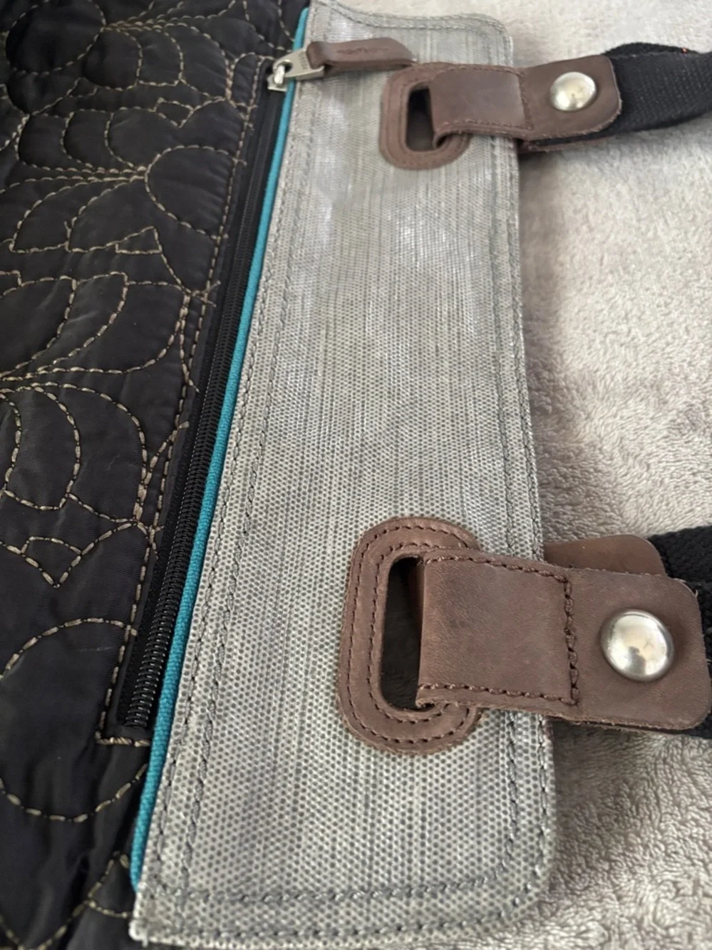 Fossil Key-Per Ladies Large   Black and Gray Floral Quilted Shoulder‎ Bag